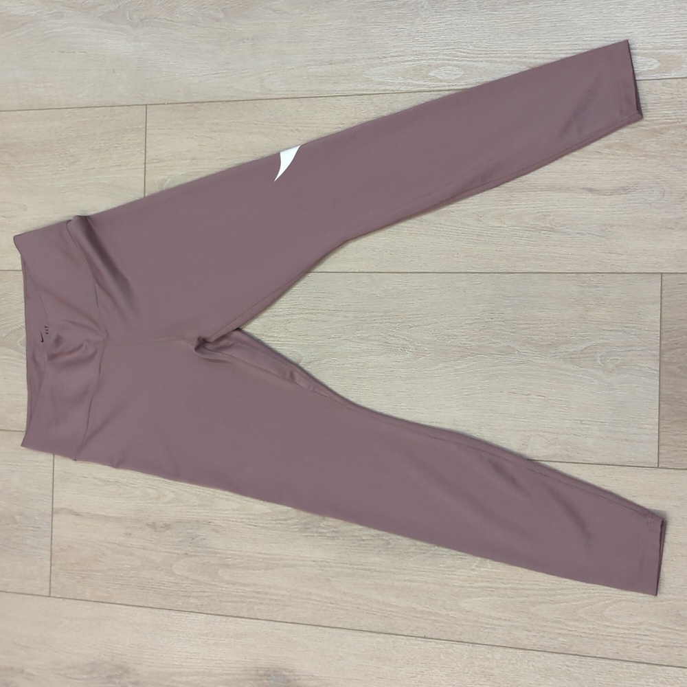 Nike - Picture 2 of 12